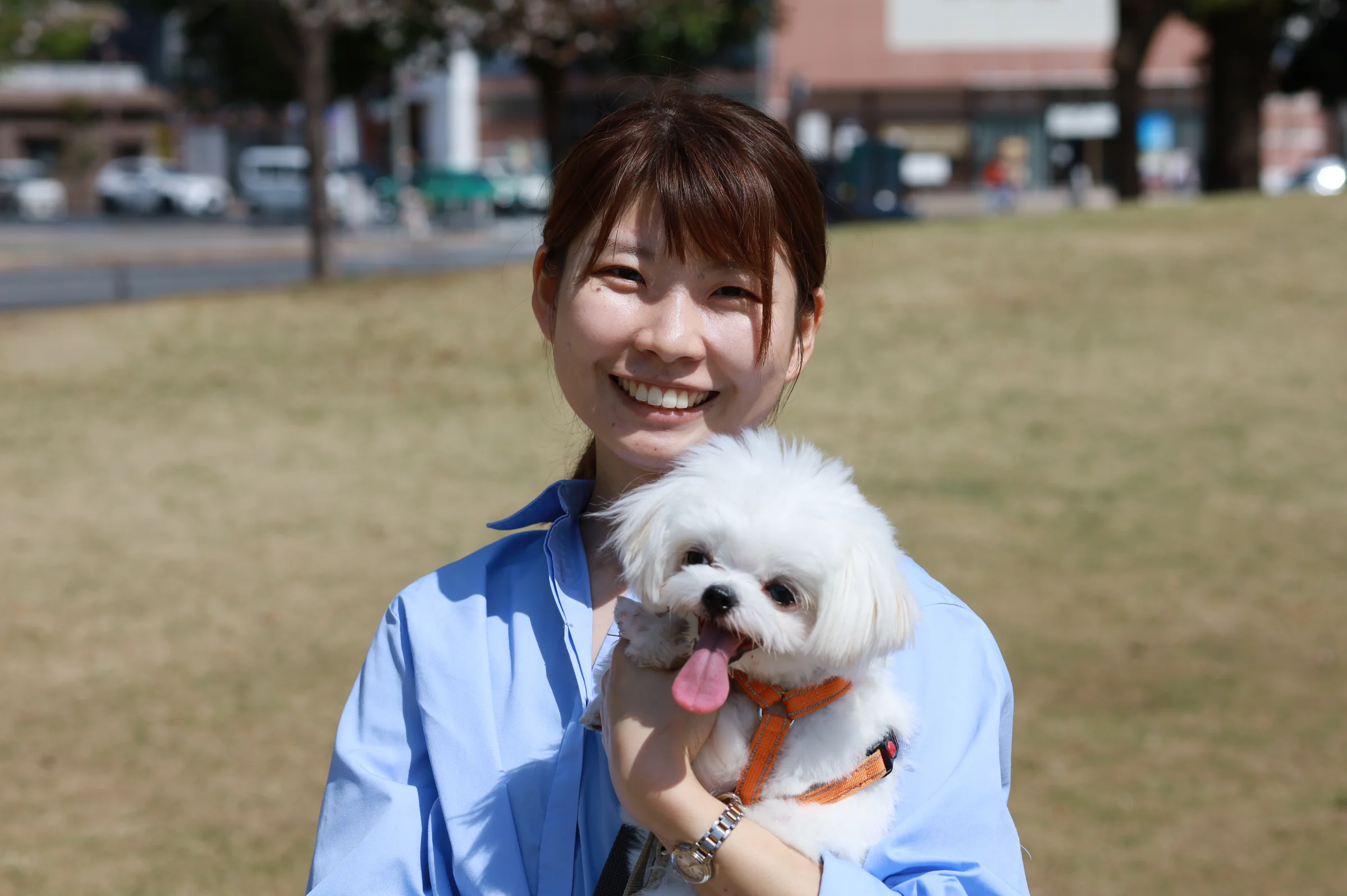 愛犬を抱く荒牧先生